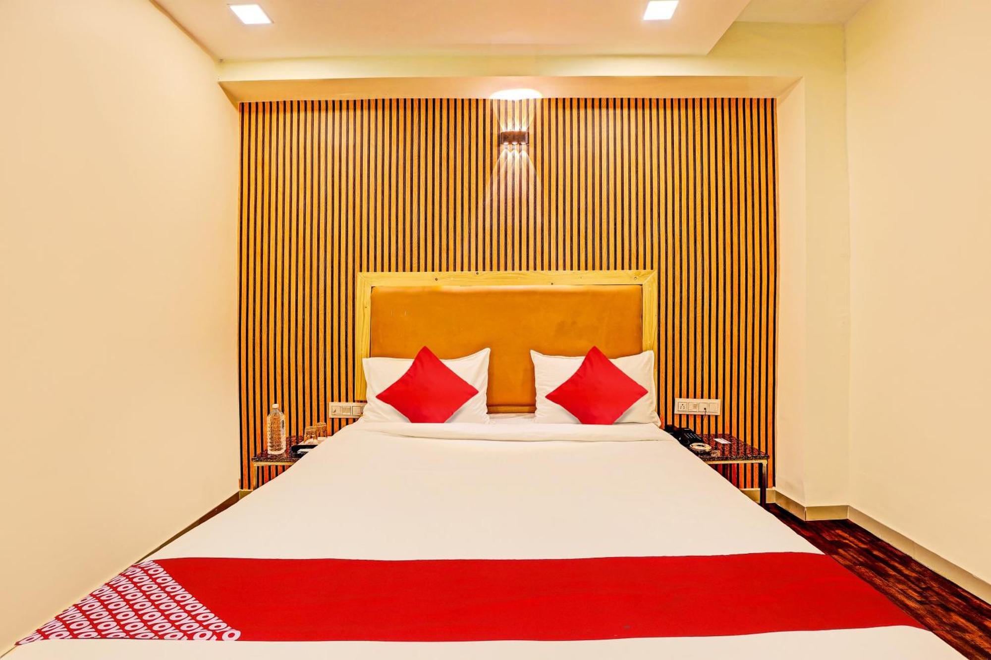 Hotel O Alexa 阿穆达巴 外观 照片